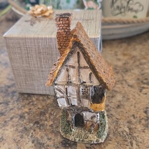 David Winter Cottage 1984 “The Spinners Cottage” Hand Made & Painted